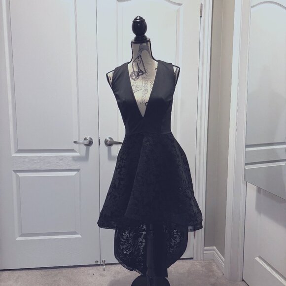 Sophisticated Statement Dress size Small - Picture 1 of 9